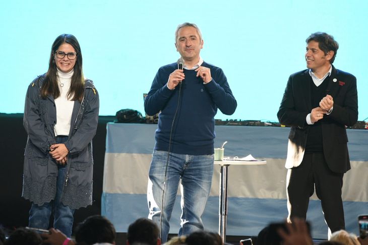 Ayelén López, directora provincial de Juventudes, junto a Andrés Larroque y Axel Kicillof. Ayelén López, directora provincial de Juventudes, junto a Andrés Larroque y Axel Kicillof.