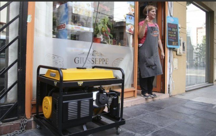 en otro dia extenuante, mas de 100 mil usuarios sufrieron cortes de luz