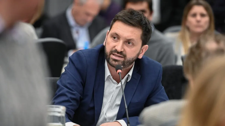 Juliano pidió tratar la veintena de proyectos sobre endeudamiento familiar.