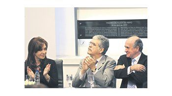 ámbito.com | Cristina de Kirchner, el viernes, junto a Julio De Vido y Oscar Parrilli, durante el acto por el lanzamiento del satélite SAC-D Aquarius.