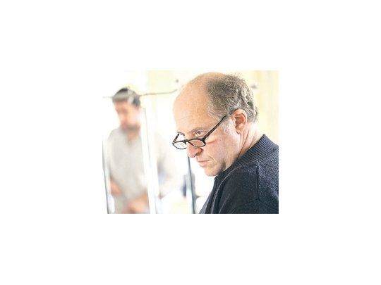 Martín Bauer, director del ciclo Colón Contemporáneo y responsable de la escena en “La vendedora de fósforos”: “HelmutLachenmann es uno de los grandes compositores vivos, junto con Boulez, Sciarrino y Steve Reich”.