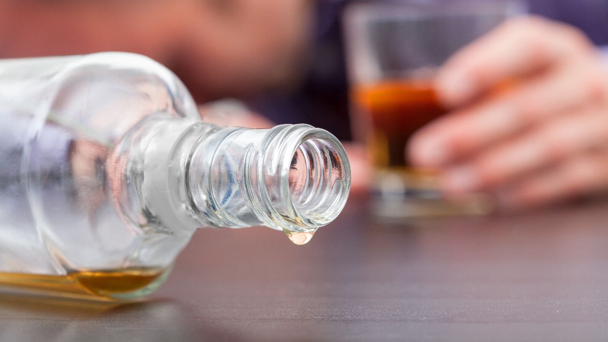 Eight dead and more than a hundred intoxicated from consuming a craft alcoholic beverage