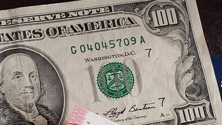Billete de 100 dólares cara chica.