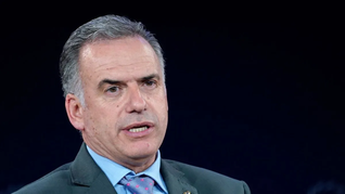 La imagen de Yamandú Orsi cae también a nivel regional, aunque sigue en el podio de presidentes mejor valorados. La imagen de Yamandú Orsi cae también a nivel regional, aunque sigue en el podio de presidentes mejor valorados.