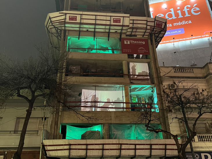 El edificio, que funcionará como la nueva sede corporativa para los más de 250 colaboradores de la compañía en Buenos Aires, contará con quince pisos de los cuales seis estarán destinados a fines culturales. El edificio, que funcionará como la nueva sede corporativa para los más de 250 colaboradores de la compañía en Buenos Aires, contará con quince pisos de los cuales seis estarán destinados a fines culturales.