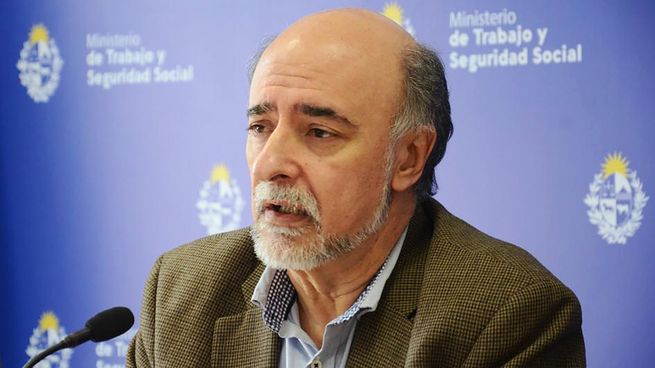 El ministro de Trabajo y Seguridad Social de Uruguay, Pablo Mieres, criticó al Frente Amplio y a Cabildo Abierto por no votar la reforma de la Caja de Profesionales.