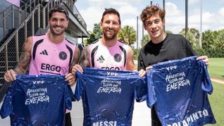 La foto entre Lionel Messi, Franco Colapinto y Rodrigo De Paul se dio en la previa del GP de Miami. La foto entre Lionel Messi, Franco Colapinto y Rodrigo De Paul se dio en la previa del GP de Miami.