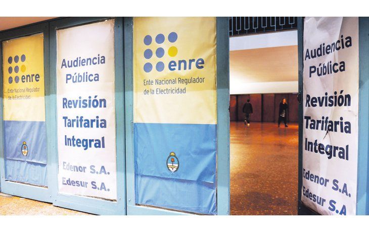 ámbito.com | Puerta abierta al aumento. En el Teatro de la Ribera, el viernes, donde se realizó la audiencia pública con Edenor y Edesur.