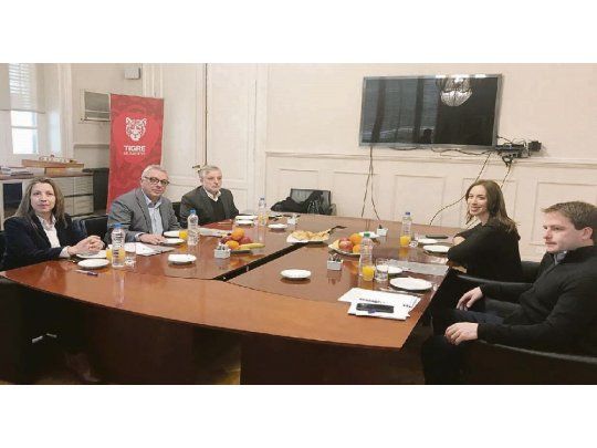 encuentro. Después de supervisar una obra que financia la provincia, María Eugenia Vidal se reunió con Julio Zamora en su despacho. La acompañó el subsecretario de Asuntos Municipales, Alex Campbell.