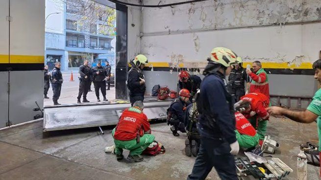 Un hombre murió tras ser aplastado por un portón.