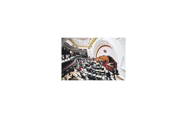 La Asamblea General, el parlamento unicameral de Venezuela, cuenta hoy con una mayoría calificada del chavismo. Como el Gobierno la perderá en la nueva conformación de la Legislatura, optó por el atajo de darse una ley habilitante que le permita gobernar por decreto.