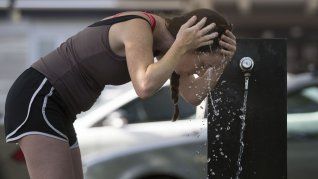 La ola de calor continúa en la argentina durante febrero. La ola de calor continúa en la argentina durante febrero.