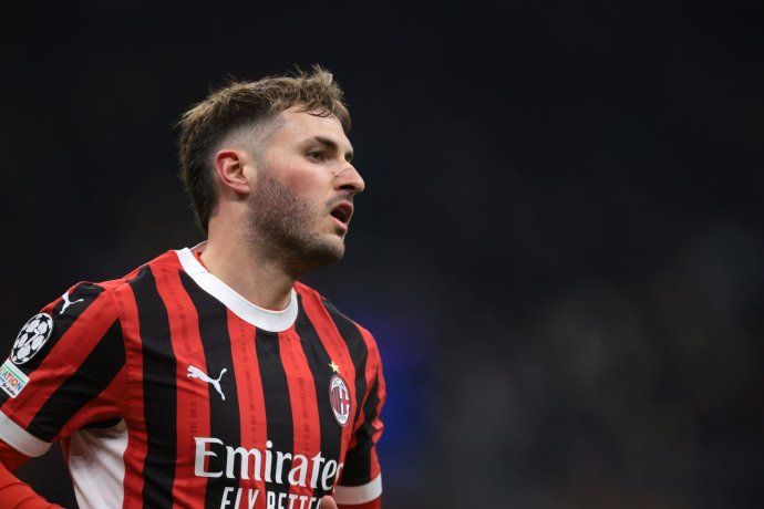 Santi Giménez pasa por tu peor momento desde que arribó a Milan: no marca goles, perdió su puesto y paso de ser el 