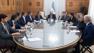 Los ocho gobernadores y el jefe de gobierno porteño de Juntos por el Cambio en la reunión con el jefe de Gabinete, Guillermo Francos.&nbsp;