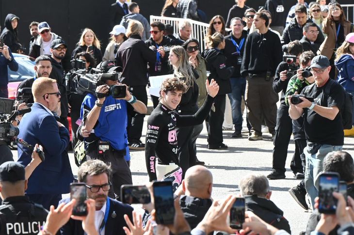 A lo largo de más de seis horas de evento, el piloto de 22 años protagonizó tres salidas a pista de alrededor de 20 minutos cada una. A lo largo de más de seis horas de evento, el piloto de 22 años protagonizó tres salidas a pista de alrededor de 20 minutos cada una.