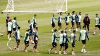 La Selección Mexicana en su último entrenamiento antes de enfrentar esta noche a Estados Unidos en el Estadio Akron de Guadalajara.
