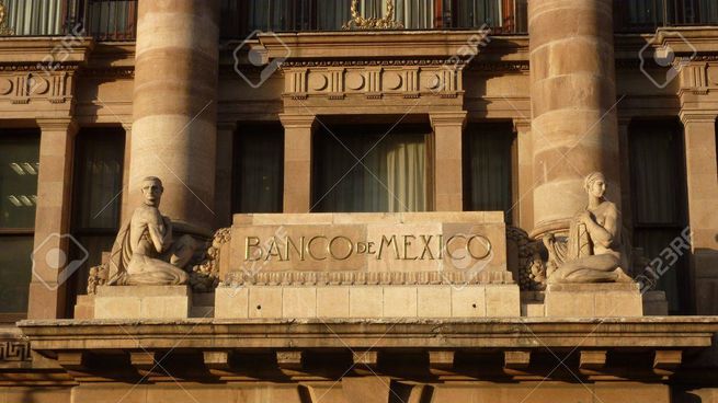 En 1884 de la fusión entre el Banco Nacional y el Banco Mercantil nacde el Banco Nacional Mexicano.