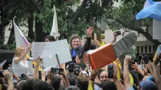 Javier Milei, durante su caravana en Mendoza.