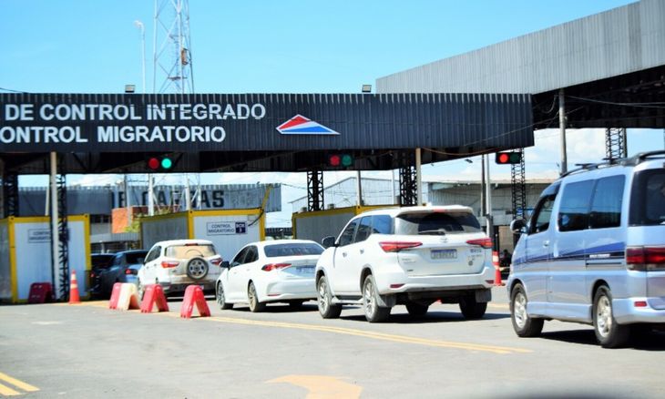 The border between Argentina and Paraguay maintains its fluidity so far this season, despite the massive number of cars. The border between Argentina and Paraguay maintains its fluidity so far this season, despite the massive number of cars.