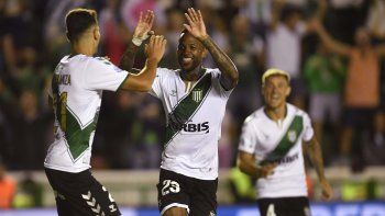 Banfield gan&oacute; con justicia ante V&eacute;lez.