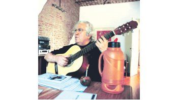 El documental «Tata Cedrón, el regreso de Juancito Caminador» es un agradable retrato inconcluso del músico, aunque la misma falta de hilación lo alarga un poco.