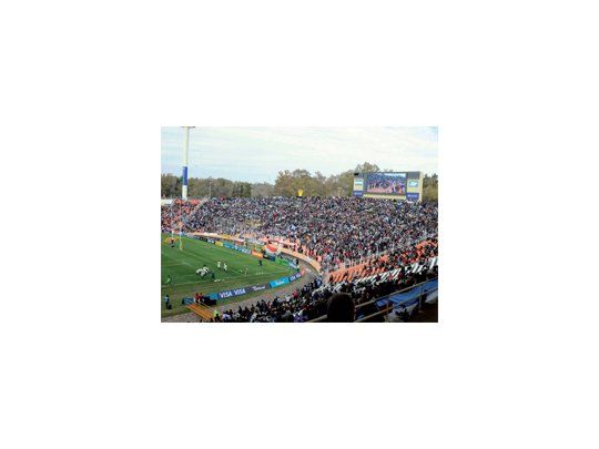 Malvinas celestey blanco. El estadio de Mendoza volverá a albergar el duelo entre Pumas y Springboks.