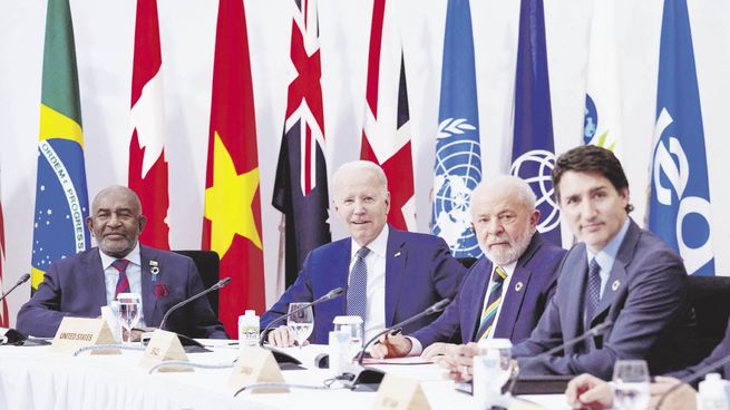 VÍNCULOS. Invitado a la reunión del fin de semana del Grupo de los 7 (G7), Lula da Silva buscó rehabilitar la imagen internacional de Brasil. Sin embargo, las explotaciones económicas en la Amazonia vuelven a meter ruido.