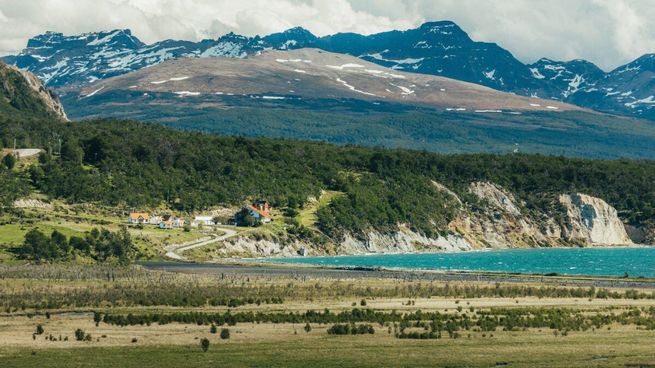 Este rincón mágico, ideal para que sea parte del recorrido de los que realizan turismo en la Patagonia, es único por sus paisajes.