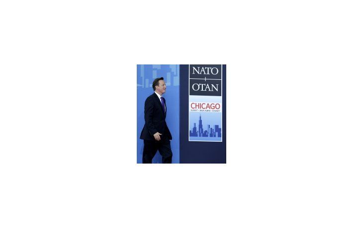 David Cameron se refirió en la cumbre la OTAN a la crisis en la Eurozona.
