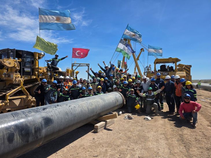 La obra permitirá exportar petróleo desde la costa atlántica a partir de 2026 y generará ingresos por más de u$s1.000 millones para la provincia. La obra permitirá exportar petróleo desde la costa atlántica a partir de 2026 y generará ingresos por más de u$s1.000 millones para la provincia.