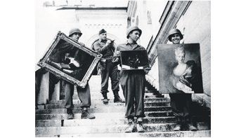 La División Monumentos, Bellas Artes y Archivos (MBAA) del ejército aliado fue creada en 1943 y llegó a tener 345 integrantes, que participaban de acciones bélicas para evitar la destrucción de tesoros artísticos.