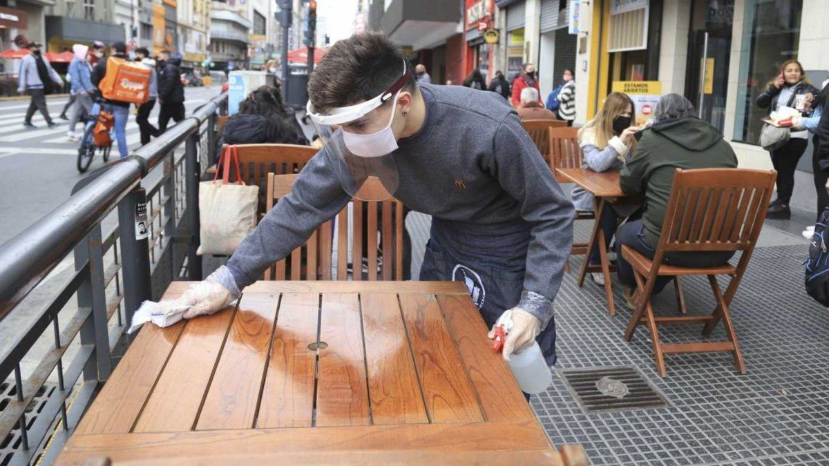 Gastronómicos se rebelan contra las nuevas restricciones