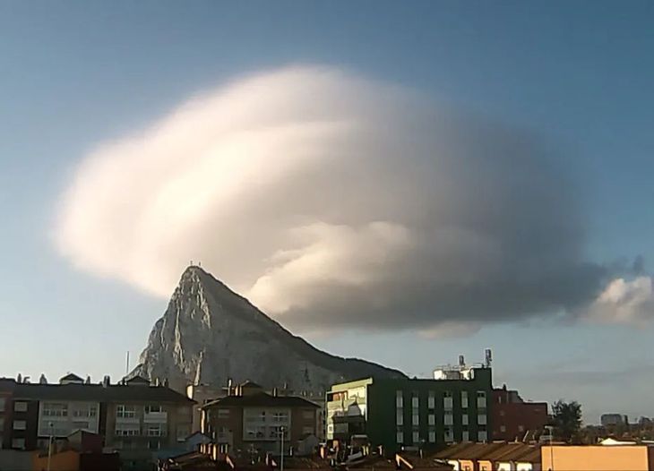 Nube lenticular del Peñón de Gibraltar.