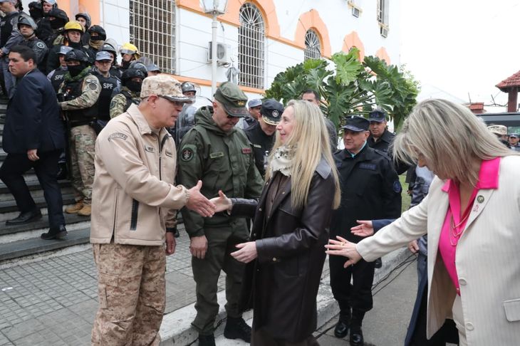Karina Milei y Monteoliva destacaron el operativo para desocupar la cárcel de Devoto.