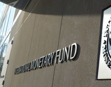 Economía llegó a Washington para cerrar la tercera revisión con el FMI