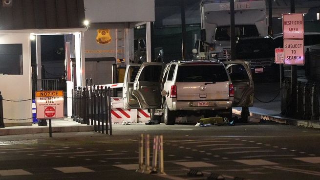 En 2021, el Servicio de Parques Nacionales construyó una cerca de cuatro metros de alto, con postes más anchos y fuertes, con el fin de disuadir a quienes pensaran en saltarla.