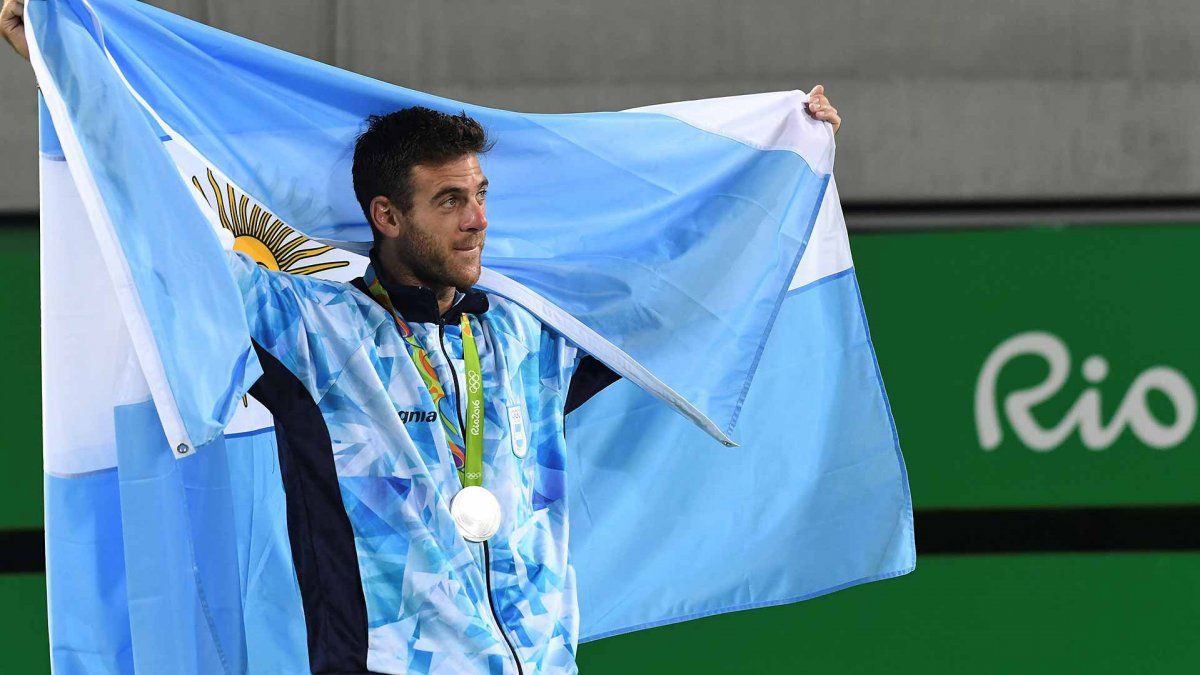 Argentine athletes saluted the flag on their day