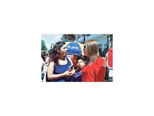 La vicejefa de Gobierno porteño, María Eugenia Vidal, hizo ayer campaña en la Comuna 8. El PRO la entrena para frenar la expansión de Massa en la provincia de Buenos Aires.