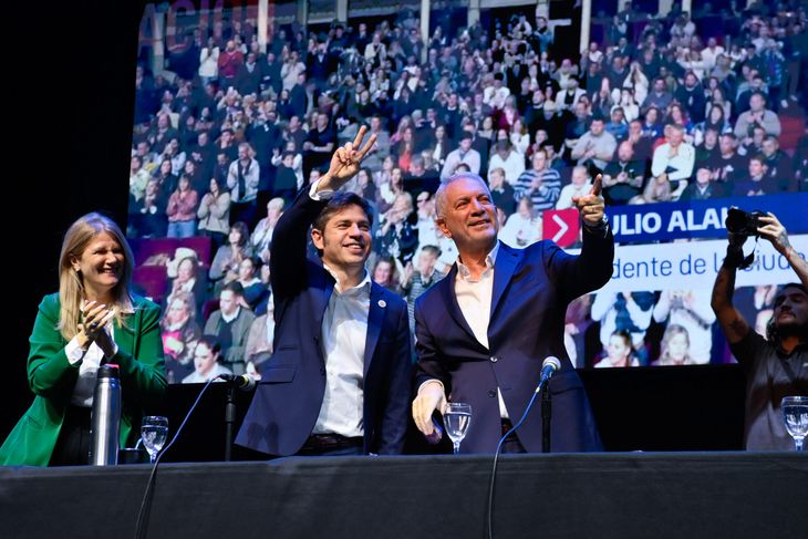 Verónica Magario, Axel Kicillof y Julio Alak. Verónica Magario, Axel Kicillof y Julio Alak.