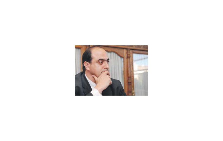 Al principio de la gestión de Jaque, Mario Adaro fue designado como subsecretario de Trabajo, pero en octubre pasado, su buena relación con los gremios lo llevó al Ministerio de Gobierno.