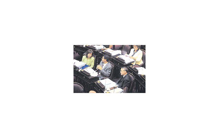 ámbito.com | El Senado denegó el miércoles al gobierno, con un voto kirchnerista, la autorización parauna nueva emisión de bienes.