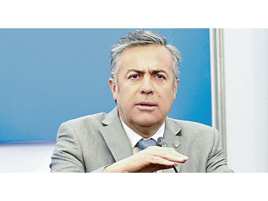 Estadísticas. Alfredo Cornejo hizo el anuncio de las nuevas mediciones mendocinas acompañado de su gabinete económico.
