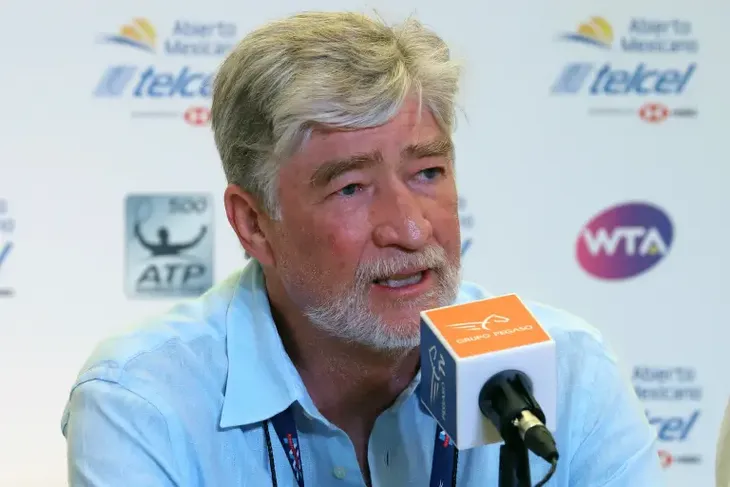 El fallecimiento de Alejandro Burillo Azcárraga marca el cierre de un ciclo donde la televisora no solo dominó la audiencia, sino que profesionalizó la administración de equipos icónicos como el Club América y el Atlante. El fallecimiento de Alejandro Burillo Azcárraga marca el cierre de un ciclo donde la televisora no solo dominó la audiencia, sino que profesionalizó la administración de equipos icónicos como el Club América y el Atlante.