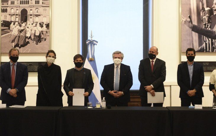 ámbito.com | ALBERTO CON GOBERNADORES CASA ROSADA.jpg