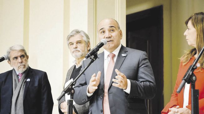 reunión. Juan Manzur habló tras la reunión de gabinete acompañado por Aníbal Fernández, Daniel Filmus y Gabriela Cerruti.