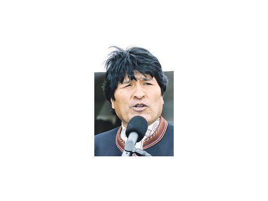 Evo Morales ha intentado sostener el histórico reclamo boliviano de una salida al mar a través de un diálogo más amable con Chile. Un video del Ejército de su país con consignas belicistas dificulta ese objetivo.
