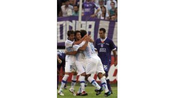 Con el pie derecho. Buen arranque de Vélez en Uruguay por el grupo 7 de la Copa Libertadores.