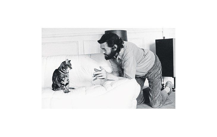 ámbito.com | Con las muestras simultáneas “Los otros cielos” y “Los fotógrafos: ventanas a Julio Cortázar”, Bellas Artes logra un recorrido que nos permite enfrentarnos con diferentes facetas del escritor homenajeado.