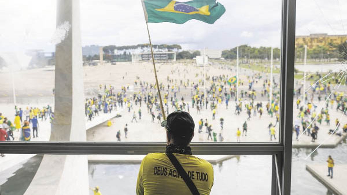 Bolsonarists devastated Brasilia, but failed to provoke a military intervention