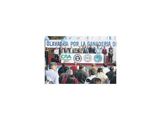 El campo expresó su descontento este fin de semana en una masiva asamblea en Olavarría y volverá a hacerlo el sábado en Paraná, Entre Ríos, con la Mesa de Enlace y el combativo Alfredo de Angeli a la cabeza.